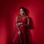 Chandini Tamilarasan Instagram - Whatever you are, be a good one ✨ Photography : @alex_judeson ✨ Makeup : @o7bridalartistry ✨ Hairstylist : @prem_hairstyle ✨ Assisted by @ramanna386 ✨ Vc : @ajudaythclicker ✨ Outfit : @haja_abdul_nawaz_fashion ✨ #chandinitamilarasan #chandini #actresschandini #photoshoot #friday #fridayvibes #love #vibes #weekendvibes #weekend #kollywood #tollywood #tollywoodactress #weekendmood #weekendwithchand #indoorphotography #vintagestyle #vintage #indowestern #chennaijazzcollection #o7bridal #devimakeup #devimakeupcbe #devimakeupkovai #thankgod #judsonphotography Chennai, India