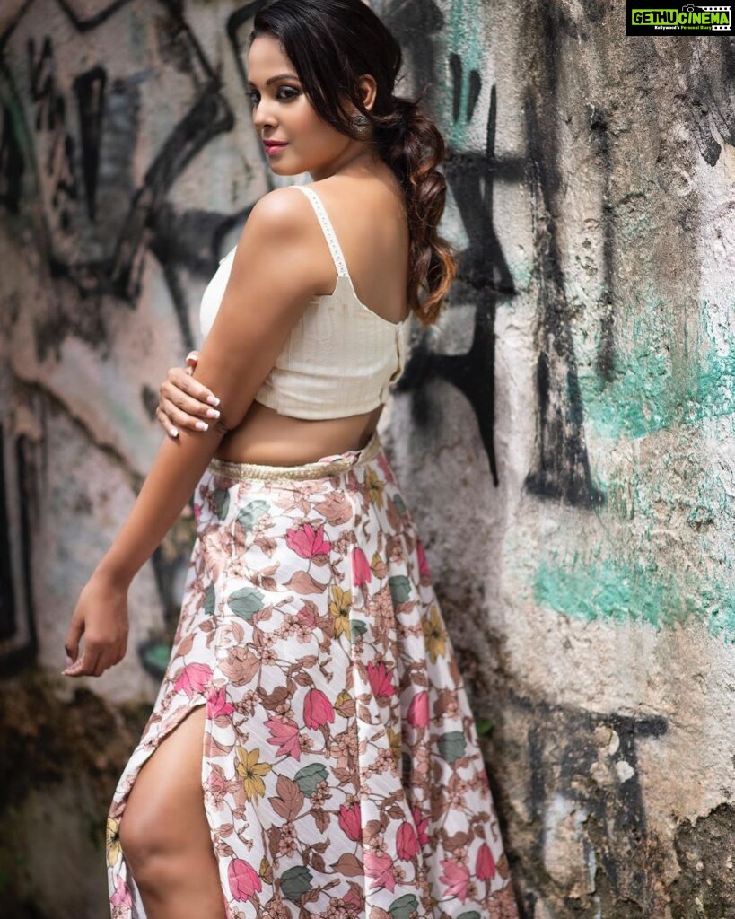 Chandini Tamilarasan Instagram - If you can dream it, you can do it ~ Walt Disney ✨ 📸 - @sarikagangwal ✨ Muah - @archanabridal ✨ Outfit - @studio_l_by_lini ✨ #chandinitamilarasan #chandini #actresschandini #photoshoot #saturday #saturdayvibes #love #vibes #weekendvibes #weekend #kollywood #tollywood #tollywoodactress #weekendmood #weekendwithchand #mumbai #mumbaiphotoshoots #mumbaifoodie Bandra West