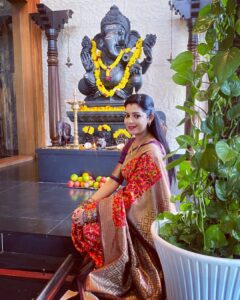 Chaya Singh Instagram - Happy Ganesh Chaturthi 

#festival #ganeshchaturthi #traditional #saree #celebration #picoftheday