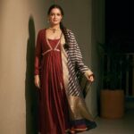 Dia Mirza Instagram - I was in Lucknow recently for the @bigfmindia #ImpactAwards. It was so good meeting people from Uttar Pradesh making an Impact through their work. All my good wishes to all the winners. May you continue to lead with empathy ❤️✨ Outfit @divyabydivyaanand Dupatta gifted by Mom @rekhi.poonam ❤️🙏🏻 Styled by @theiatekchandaney Jewellery my own by @anumerton HMU by @tush_91 Photos by @dhruv_dixit_serenity Managed by @imdhruv30 @exceedentertainment #HandcraftedInIndia #MadeInIndia #HandWoven #SustainableClothing Lucknow, Uttar Pradesh