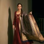 Dia Mirza Instagram - I was in Lucknow recently for the @bigfmindia #ImpactAwards. It was so good meeting people from Uttar Pradesh making an Impact through their work. All my good wishes to all the winners. May you continue to lead with empathy ❤️✨ Outfit @divyabydivyaanand Dupatta gifted by Mom @rekhi.poonam ❤️🙏🏻 Styled by @theiatekchandaney Jewellery my own by @anumerton HMU by @tush_91 Photos by @dhruv_dixit_serenity Managed by @imdhruv30 @exceedentertainment #HandcraftedInIndia #MadeInIndia #HandWoven #SustainableClothing Lucknow, Uttar Pradesh