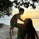 Dia Mirza Instagram - Chasing sunsets 🌅 as usual 💖 #SunsetKeDivane @vaibhav.rekhi 🙃🐯 Sailing Club