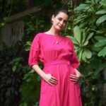 Dia Mirza Instagram - No Barbie, Life is NOT fantastic FULL of PLASTIC! Step into the weekend with a resolve to REFUSE #SingleUsePlastics 🙌🏼💖🌸 Outfit @stylemati Jewellery @tangerinebiojewelry Styled by @theiatekchandaney Hair and Make Up @shraddhamishra8 Photos @dhruv_dixit_serenity #SustainableLiving #VocalForLocal #HandCraftedInIndia #MadeInIndia #GlobalGoals #SDGs #ForPeopleForPlanet #ForNature #BeatPlasticPollution