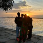 Dia Mirza Instagram - Chasing sunsets 🌅 as usual 💖 #SunsetKeDivane @vaibhav.rekhi 🙃🐯 Sailing Club