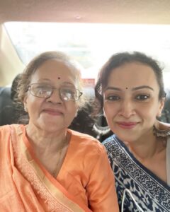 Dipannita Sharma Instagram - Ganesh Chaturthi moments at the #seths . A yearly tradition that we look forward to ! 
Thank you guys for the love & the most amazing food always . Kiran aunty , Seth uncle , @shru2kill , @dontpanic79 @therishabseth … ♥️

So good to see you @simplekaul & thank you for the solos ♥️

 #ganeshchaturthi #ganeshmahotsav #tradition #sareelove