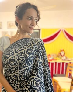 Dipannita Sharma Instagram - Ganesh Chaturthi moments at the #seths . A yearly tradition that we look forward to ! 
Thank you guys for the love & the most amazing food always . Kiran aunty , Seth uncle , @shru2kill , @dontpanic79 @therishabseth … ♥️

So good to see you @simplekaul & thank you for the solos ♥️

 #ganeshchaturthi #ganeshmahotsav #tradition #sareelove