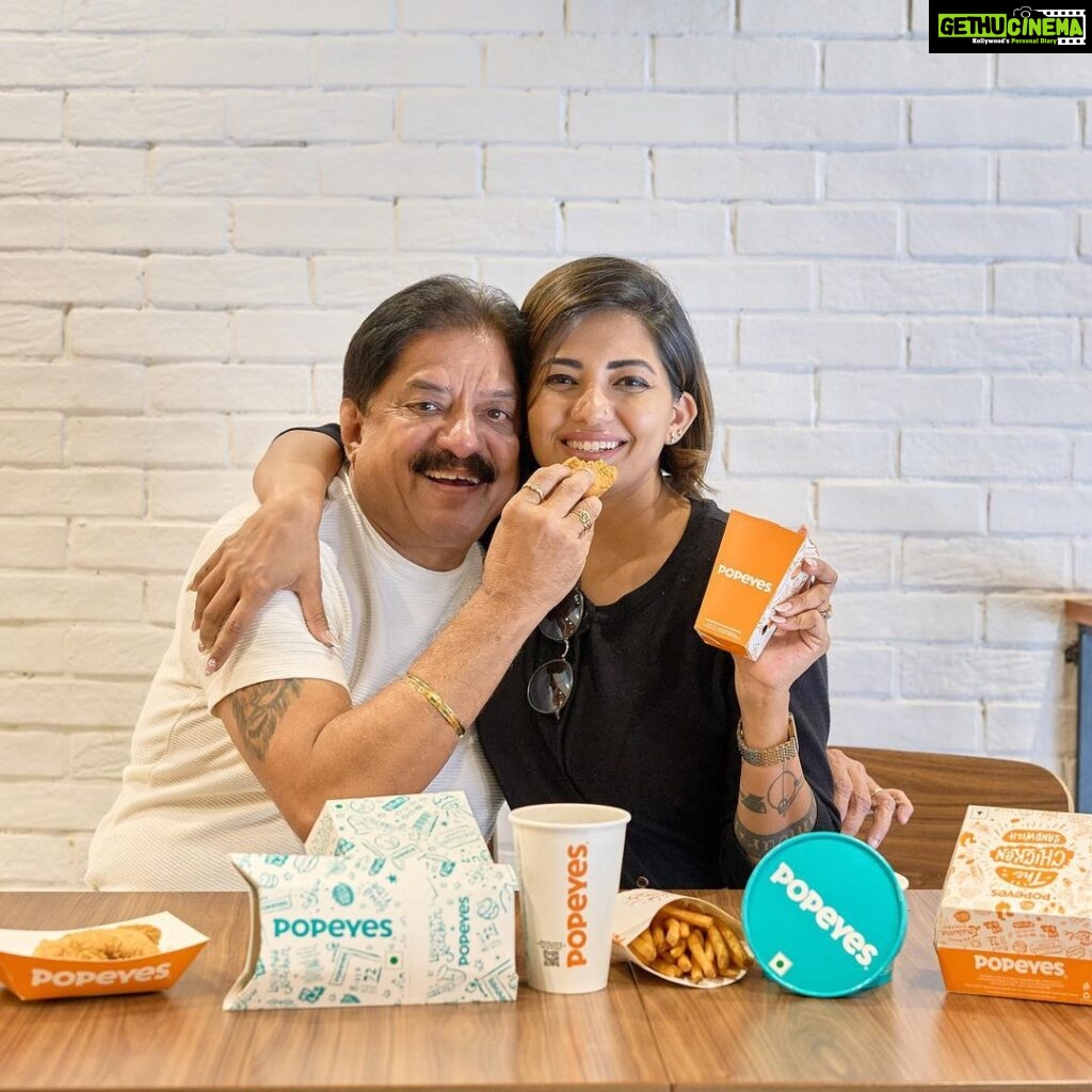 Disha Madan Instagram - All my lovely Popeyes fans, here is a little good news for you and your father! To make this Father's Day even more exciting, @popeyes_india is giving away Rs.500 vouchers! All you have to do is participate in #PopNSnap contest by uploading a fun picture of you and your dad by tagging @popeyes_india. How simple is that? Go ahead and do this right away :)
