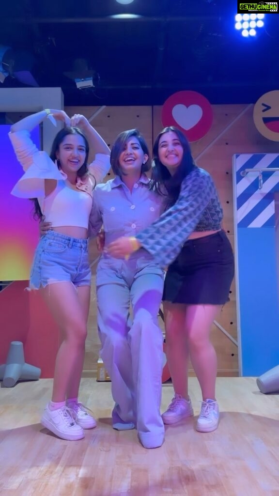 Disha Madan Instagram - #Dance101 X @ahsaassy_ & @revathi.05 💕 (Episode 04) The sweetest girls said yes to doing a little dance with me and as expected it was too much fun! Love how we were so in SYNC! Never a dull moment with these two ✨ #CloutDayAtMeta @metaindia @cloutpocketaces