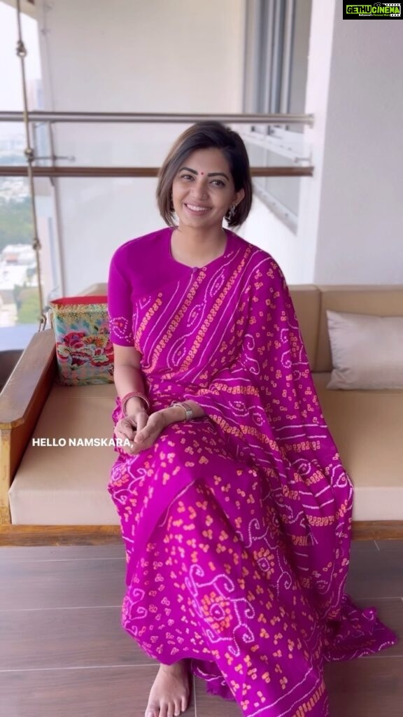 Disha Madan Instagram - #SixYards - it’s all about Bandhani today! Do you also love wearing such light weight sarees? Tell me in the comments below 🤗