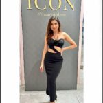 Donal Bisht Instagram - It's ICONic.⚡ Victoria's Secret has launched their Icon collection that celebrates the shape of you! You know what's interesting? It comes with custom-lift technology that changes with your cup size. It's not just a title, it's an identity. Icons aren't just born, they are sculpted by their journey. ✨ #YoureAnIcon #VSLovesIndia @victoriassecretIndia @vspinkindia Victoria's Secrets