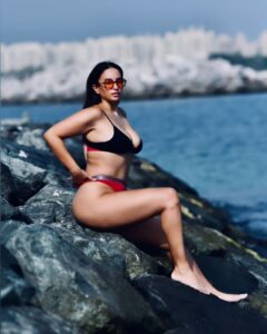Elena Roxana Maria Fernandes Instagram - Make them stop and stare!
.
.
.
Photographer: @noorul_aminkhann 
Outfit: @calvinklein 
Sunglasses: @hotfutures 
@goodsagency 
.
.
.
#stop #stare #bodypositivity #slay #shine #beauty #hotbod #body #bodypositive #fashion #style #lingerie #ck #black #sea #ootd #outfitinspiration #outfitoftheday #accessories #glam #glow