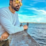 Emraan Hashmi Instagram - Seeing the world through golden tinted glasses ⭐️😎#travel