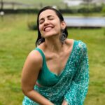 Esha Kansara Instagram - Alexa, play whatever song the audience here wants you to play! 🙋🏻‍♀️