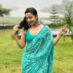 Esha Kansara Instagram - Alexa, play whatever song the audience here wants you to play! 🙋🏻‍♀️