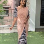 Gabriella Charlton Instagram - Tough routes make beautiful memories! Caption courtesy @dhiraviam_rajakumaran 😂 Sarees and blouse by @sdduniqueboutique_97
