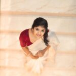 Gabriella Charlton Instagram - What is it about white sarees 😭❤️ Costume @sdduniqueboutique_97 Captured by @dhanush__photography Makeup @murugeshmakeup_hair Hair by @shalini_hairartist