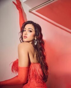 Gayatri Bhardwaj Instagram - For the success party of @amazonminitv @bbcstudiosindia Highway Love🧡

📸: @gohil_jeet ✨
Thank you for the gorgeous outfit @worldofasra 
Styling by the lovely @styled_bytan 
Jewellery by @angelzbypreetibedi 
Hair by @sundarampandey 
Makeup by yours truly
@timestalent @reema_rathod @rishubartaria