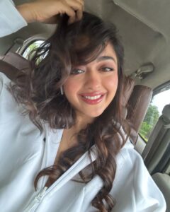 Gayatri Bhardwaj Instagram - Blurry car selfies 🌈