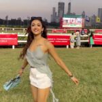 Gayatri Bhardwaj Instagram - Carlsberg presents The Big Turf Carnival was such a hit with such fun festive vibe. There were so many activities to do from traditional evening race, homegrown foods, beverages, a flea market, and a lot of games to indulge in. Thank you @CarlsbergIndia for giving me this experience. Disclaimer: Drink responsibly, this content is for 21 years and above #ProbablyTheSmoothest #CarlsbergSmooth #CarlsbergElephant #CarlsbergTheBigTurfCarnival ‎Music:Hands High‎ ‎Musician:LiQWYD‎ ‎URL:http://www.soundcloud.com/liqwyd‎ Mahalaxmi Race Course
