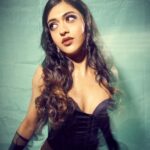 Gayatri Bhardwaj Instagram - Take me back to the 50s🥀 📷: @gohil_jeet Muah: @glambysucharita @sushmita_sagale Styling: @stylistars Grand Hyatt Mumbai