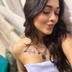 Gayatri Bhardwaj Instagram - Loved my makeup here, so🤭 Happy Saturday!💕 Mumbai, Maharashtra