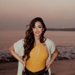 Gayatri Bhardwaj Instagram - Something about sunsets and beaches..🧡 📸 @haranish.hrf Mumbai, Maharashtra