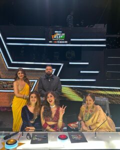 Gayatri Bhardwaj Instagram - Team #TigerNageswaraRao at @indiasgottalentofficial ✨
Had the best time everrrr!❤️

Outfit - @labelnityabajaj @nitya_bbirla
Neckpiece : @rubans.in
 Rings and kada : @kushalsfashionjewellery

Styled by- @juhi.ali
Makeup and hair @shivani.shettyehmua 
@timestalent @reema_rathod @rishubartaria
