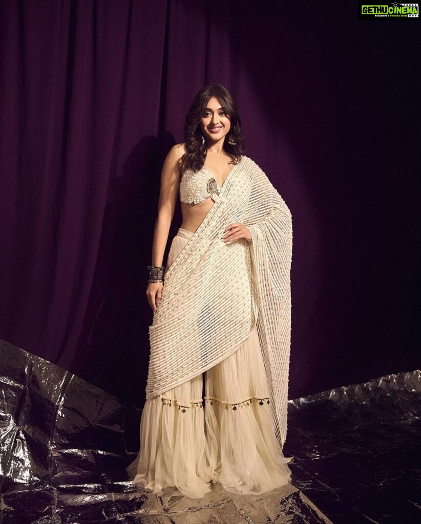 Gayatri Bhardwaj Instagram - For the trailer launch of @tnrthefilm 🤍⚡ Outfit- @souniagohil Jewellery - @anthajewels Styled by - @juhi.ali Hmu- @shivani.shettyehmua Photographed by- @gohil_jeet