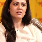 Girija Oak Instagram - Allow people to help you. @girijaoakgodbole this was my takeaway from our chat. Thankyou for saying it♥️ Full interview on Mirchi Marathi Youtube. #girijaoakgodbole #girijaoak #rjdnyaneshwari #mirchimarathi #mirchimumbai #jawaanfilm #jawaan #jawaanmovie #supportsystem #socialcircle #takehelp #help #crisis #life #marathi #marathiindustry #thoughtfortheday