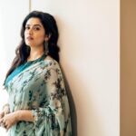 Girija Oak Instagram - Tbt that phenomenal evening in Chennai at the Jawan audio launch🦋 Styled by @nehachaudhary_ Saree: @redpine_designs Jewellery: @koharbykanika Pc: @nivea_photography @riz_parveen