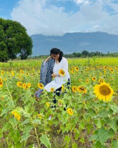 Harika Narayan Instagram - 🌻

.
.
#isha #coimbatore #fieldtrip #natureatitsbest #loveandlight #happysoul