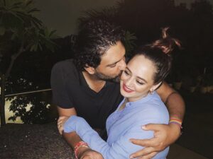 Hazel Keech Instagram - I know you’re a busy man working and all but ..... Can you come home to me already....... i miss you😢🤗😘🥰