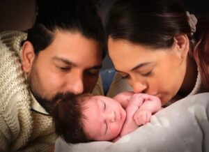 Hazel Keech Instagram - Welcome to the world 𝗢𝗿𝗶𝗼𝗻 𝗞𝗲𝗲𝗰𝗵 𝗦𝗶𝗻𝗴𝗵 ❤️. Mummy and Daddy love their little “puttar”. Your eyes twinkle with every smile just as your name is written amongst the stars ✨ #HappyFathersDay