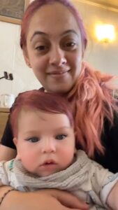 Hazel Keech Instagram - Baby discovers instagram lol