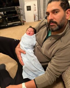 Hazel Keech Instagram - These giants Daddy hands got you for life Kid. Happy fathers day  @yuvisofficial ❤️❤️❤️