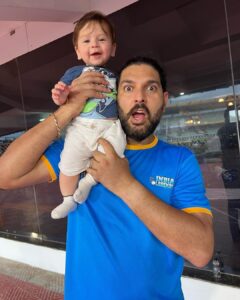 Hazel Keech Instagram - Little Mascot ❤️ we love you Daddy team Yuvi @yuvisofficial