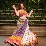Helly Shah Instagram - ❤️ Styled by: @styleitupbyaashna Outfit: @creativefashion_by_himani Shot by: @mirajverma_photography Hair & Makeup: @celebsmakeupbysejal @makeoverbysejalthakkar #navratrispecial #hellyshah #gujarati #navratri