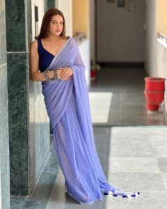Himanshi Khurana Instagram - Happy Raksha Bandhan 🪻
Saree @eternitybysakshi