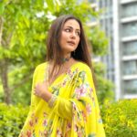 Hina Khan Instagram - The joy of dressing up 💛 @drzya_ridhisuri