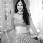 Hina Khan Instagram - Classic 🤍🖤 . Outfit:- @eshakoul_official Jewellery:- @glamutsav Styled by @kansalsunakshi 📸- @itskrajofficial