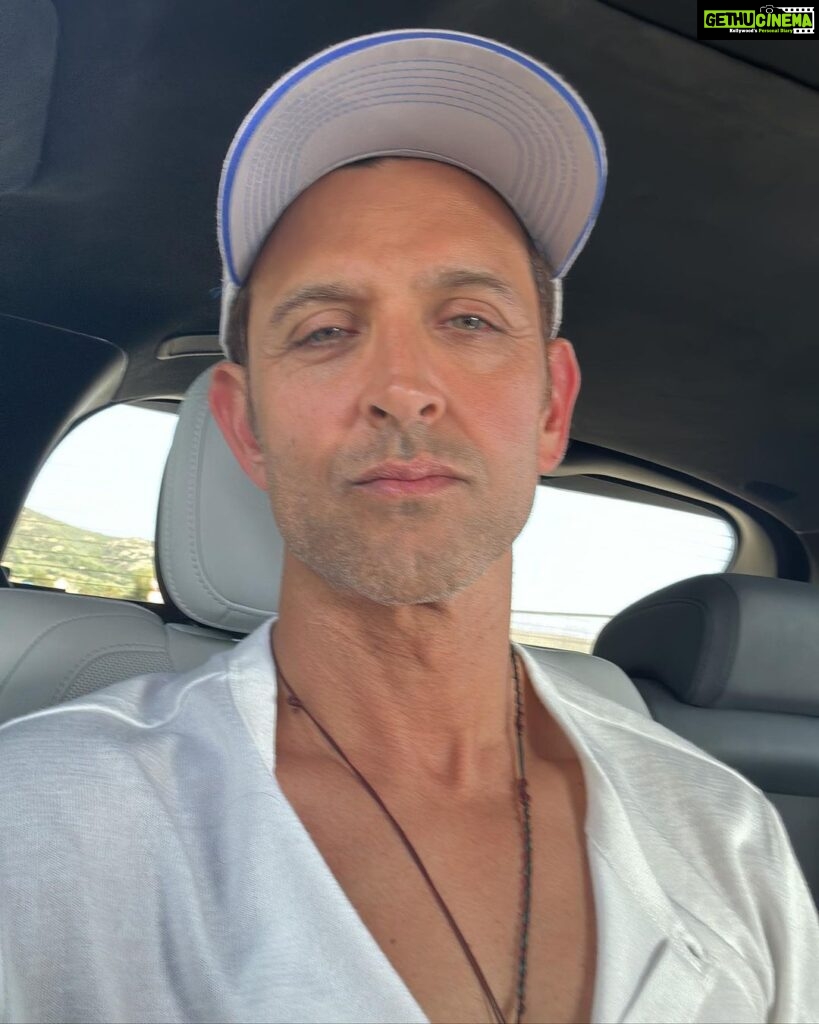 Hrithik Roshan Instagram - Today is mental health day. I just wanna say that I wouldn’t be here making each day count , being productive , being kind ( to myself too) , being at peace , taking on challenges , getting better at work, at life , at living , if it wasn’t for the years I have put into therapy. Working on oneself , on ones inner world is precious. My wish is for all of us to learn how to look inside. Become a community of aware adults. And just by doing that , we’d be changing the world. ❤️