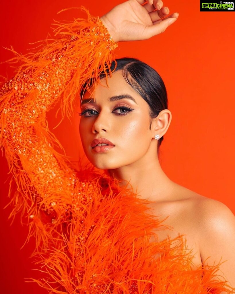 Jannat Zubair Rahmani Instagram - Feeling orange for Grazia 🍊 Outfit @chiselbymr Stylist @styledbysujata Earring @kiwibymusskan_jewelry Makeup @makeupbysurbhik 📸 @smileplease_25