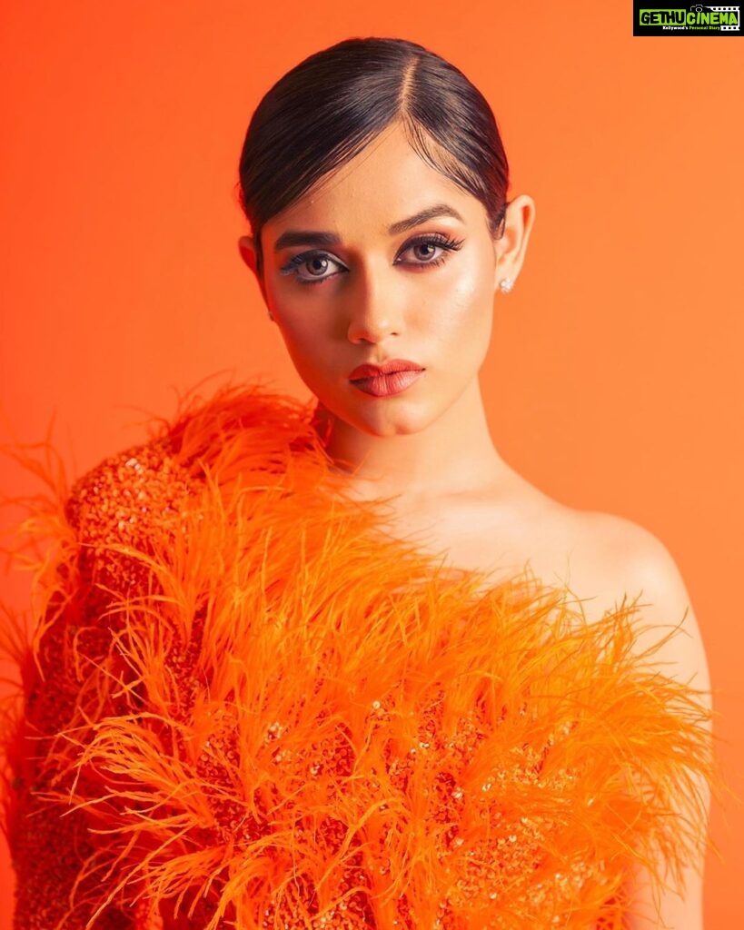 Jannat Zubair Rahmani Instagram - Feeling orange for Grazia 🍊 Outfit @chiselbymr Stylist @styledbysujata Earring @kiwibymusskan_jewelry Makeup @makeupbysurbhik 📸 @smileplease_25
