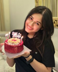 Jannat Zubair Rahmani Instagram - Issa happy happy birthday 💃🏻