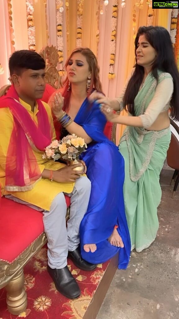 Jasleen Matharu Instagram - Mujhe bhi Sachin chahiye ❤️😍 @shikhamalhotraofficial 🤪 Location @shaadimubarak_restaurant 📍 #trending #trendingsongs #trendingreels #sachin #seemahaider #funny #dance #hot #bollywood #bollywoodsongs #saree #hotsaree