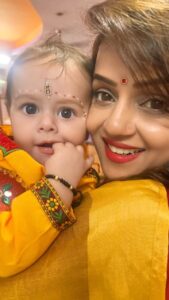 Jayshree Soni Instagram - Best janmashtami ever with this little krishna❤️😘🙏
I am in love with Aashi 🫶 god bless you Bachha😘😘😘😘😘😘😘😘😘😘😘 

@shortbrowngirl_ @himanshi.99 @ushasoni.15 @tigerbigboss 

#krishna #happyjanmashtami #kanha #loveislove #unconditionallove #doll #instagram #2023 #badanatakhathairekrishnakanhaiya❤️ #natkhat