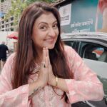 Juhi Parmar Instagram - Every year Mumbai lights up with tents filled with Ganpati Bappas of all sizes and colours as we all prep for the biggest festival of the year in Maharastra, welcoming Ganesh ji home! This year I’m showing you glimpses of how Mumbai looks during this time of the year and how we all go on Pandal hopping spree to bring home the most special Gannu ji! Join me in this journey across Mumbai.... #ganeshchaturthi #ganesha #ganeshutsav #ganeshfestival #traditional #reels #reel #reelinstagram #reelitfeelit
