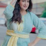 Juhi Parmar Instagram - Aaj ka mood hai 💃🏼 aur woh bhi gaana aisa ho toh aur kya chahiye! #bollywood #bollywoodsongs #dance #dancevideo #reels #reelsindia #reelitfeelit #reelsinstagram