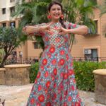 Juhi Parmar Instagram – The magic of soulful music 🎶
#indian #indiandance #soulful #dance