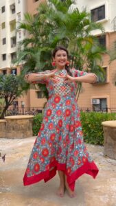 Juhi Parmar Instagram - The magic of soulful music 🎶
#indian #indiandance #soulful #dance